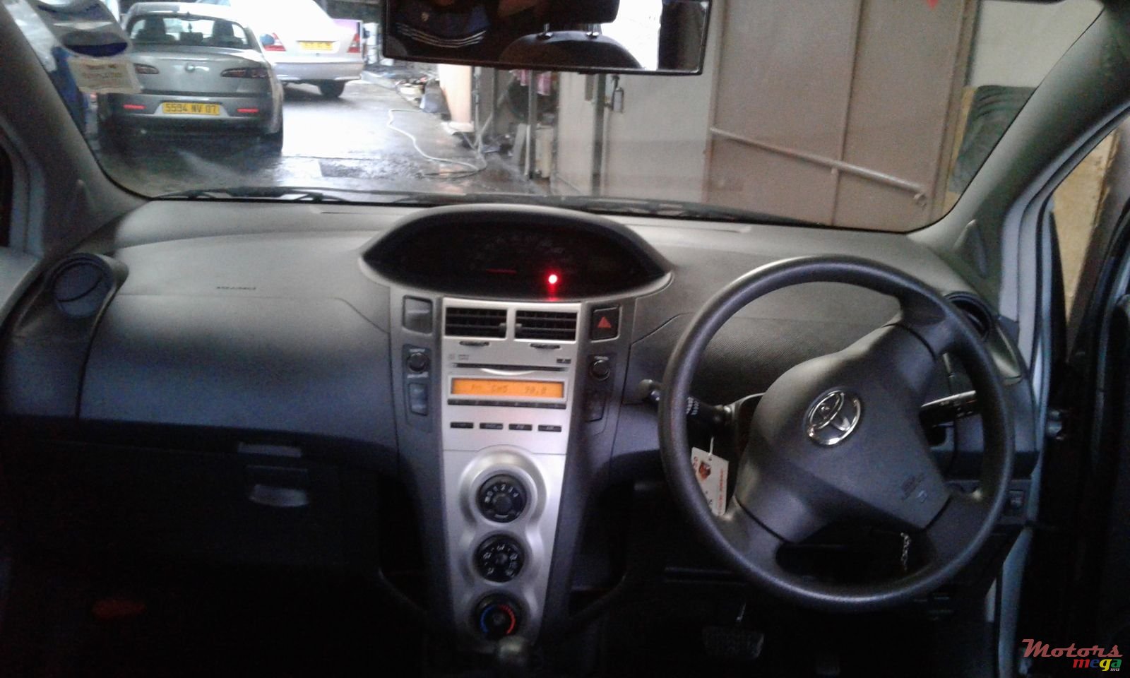 2010' Toyota Vitz photo #6