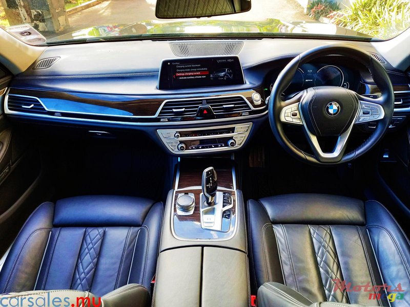 2017' BMW 740 e iPerformance photo #7