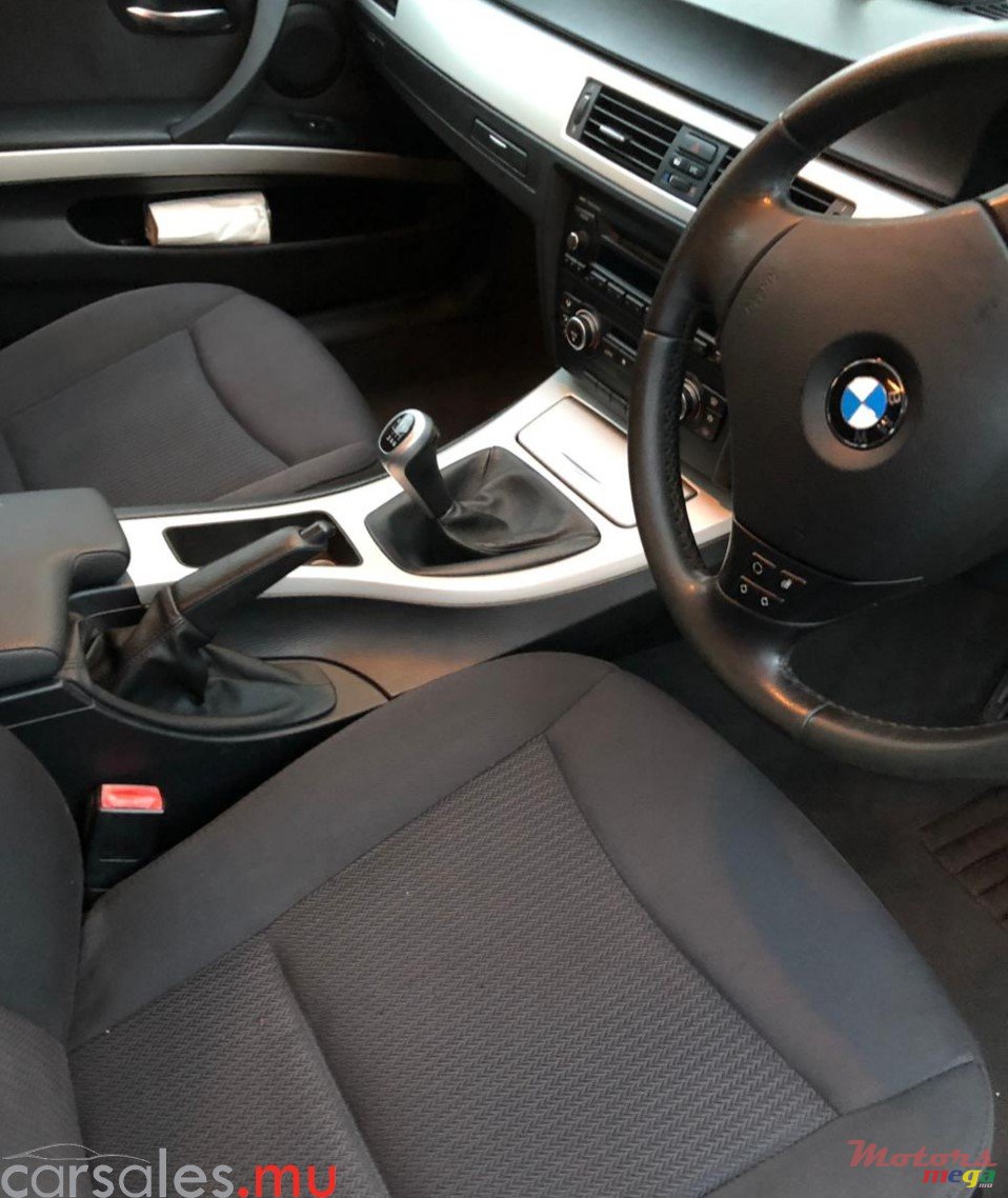 2009' BMW 318 photo #5