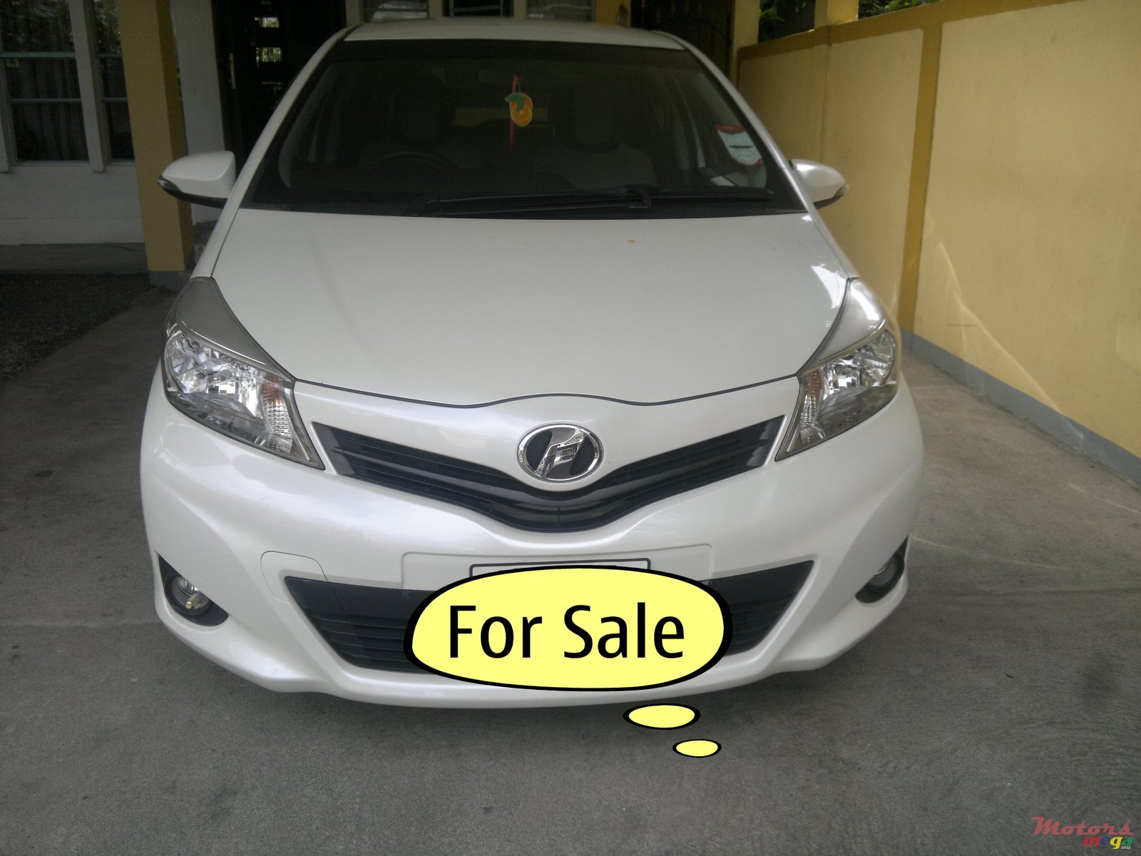 2011' Toyota Vitz new shape photo #1