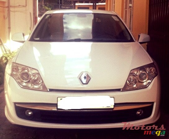 2010' Renault Laguna photo #1
