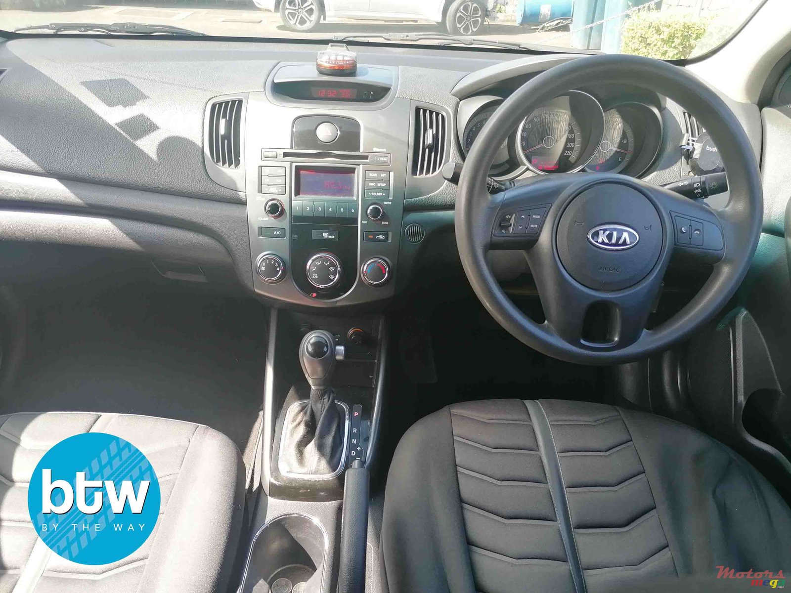 2011' Kia Cerato photo #5