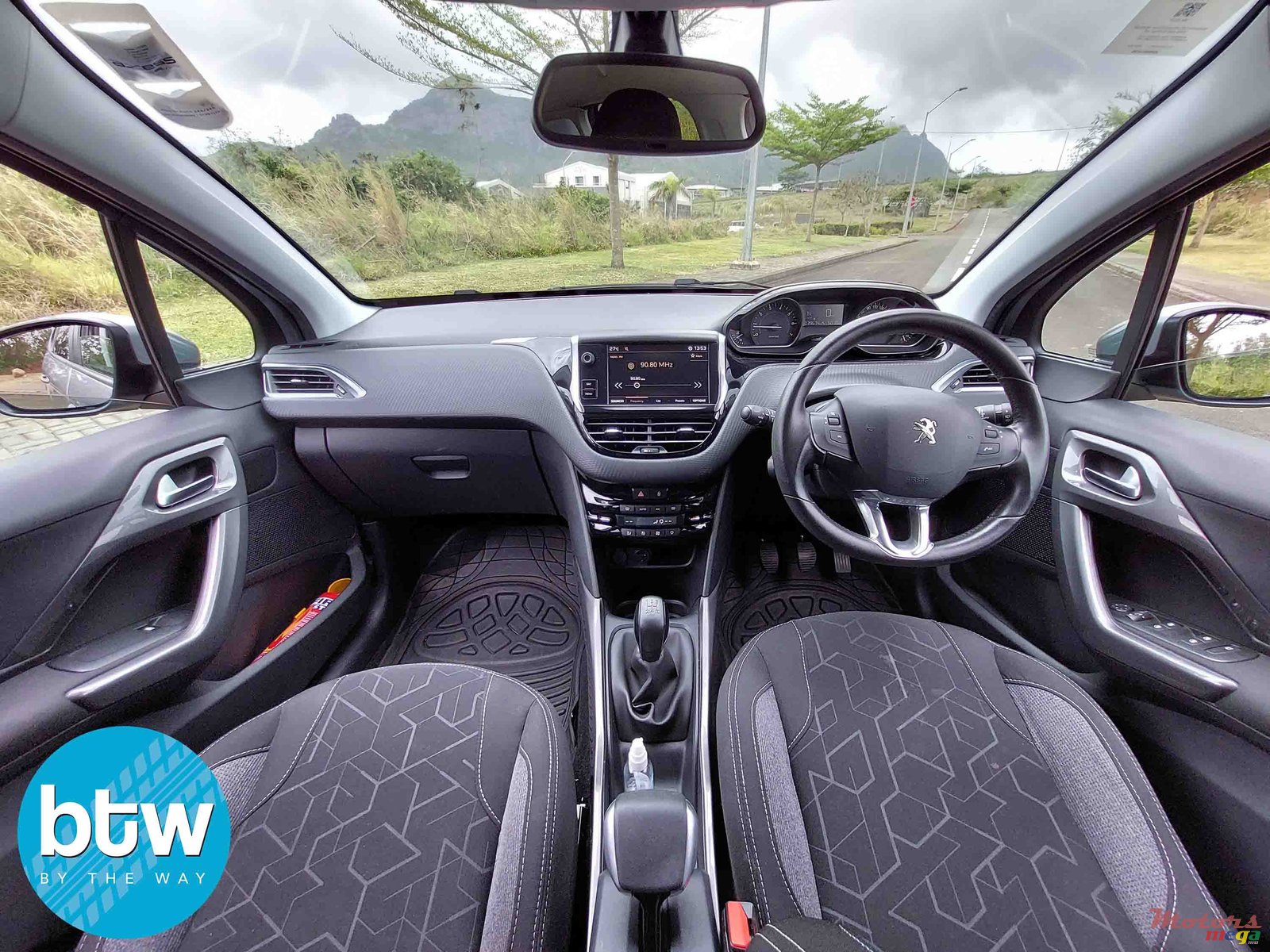 2018' Peugeot 2008 photo #6