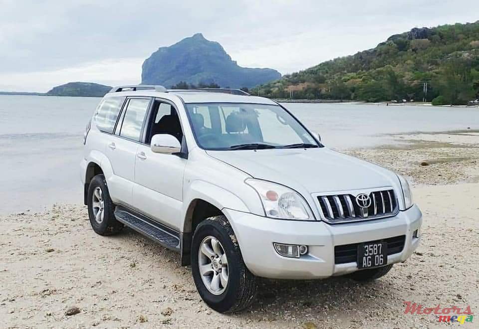 2006' Toyota Land Cruiser Prado Fj120 photo #3