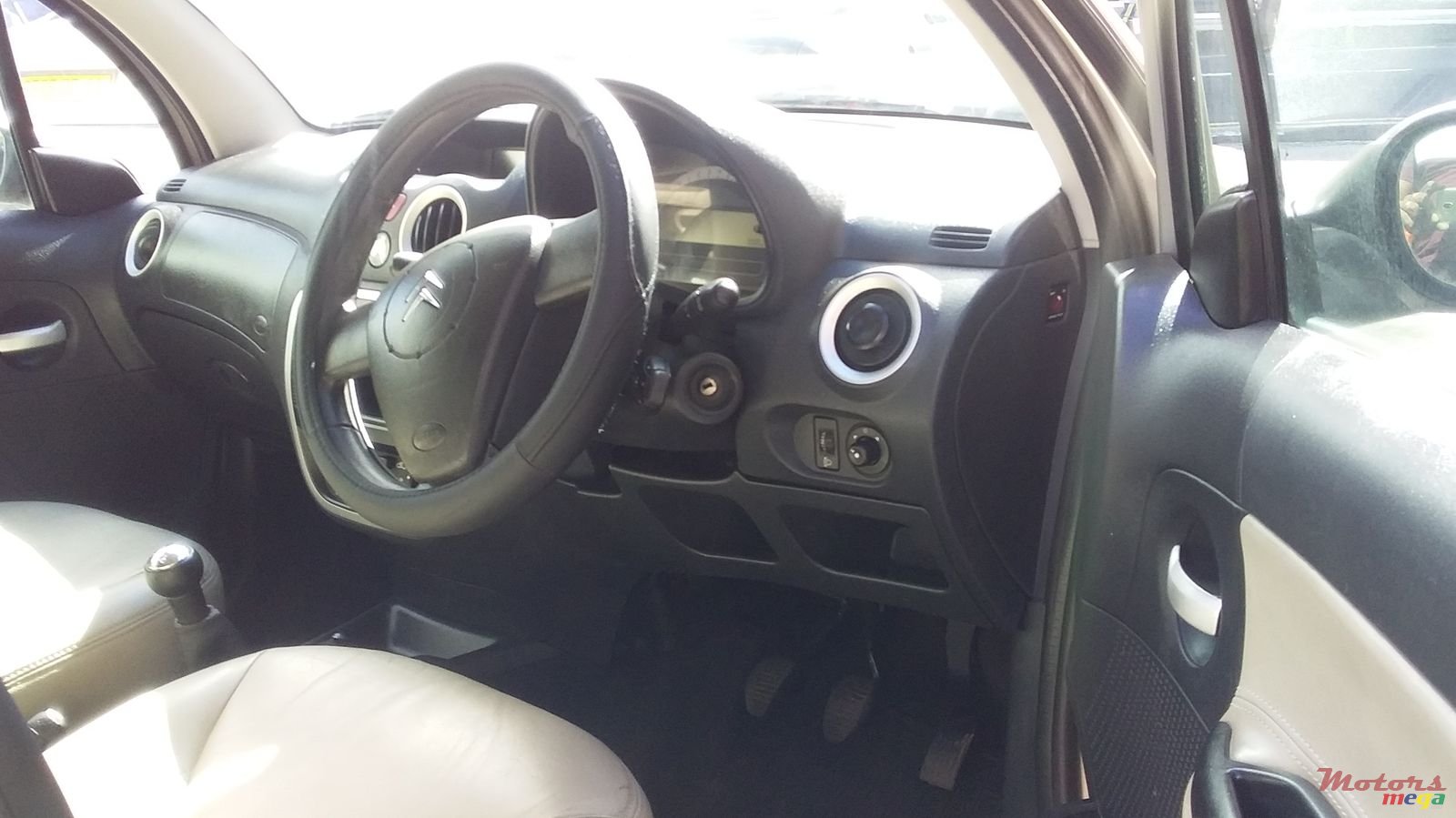 2008' Citroen C3 photo #3