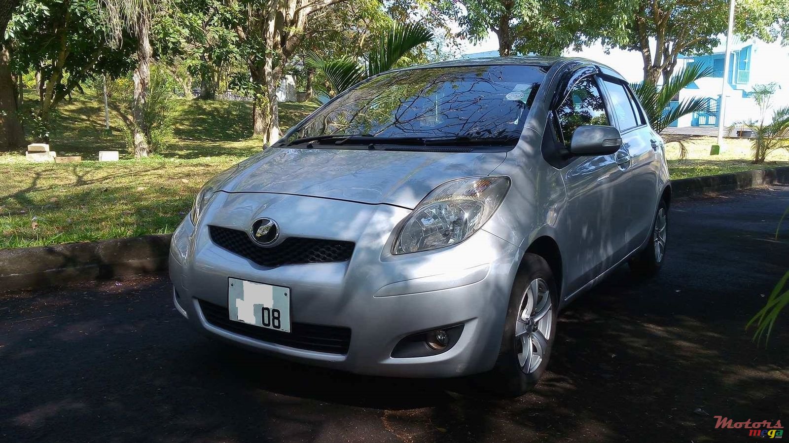 2008' Toyota Vitz photo #2