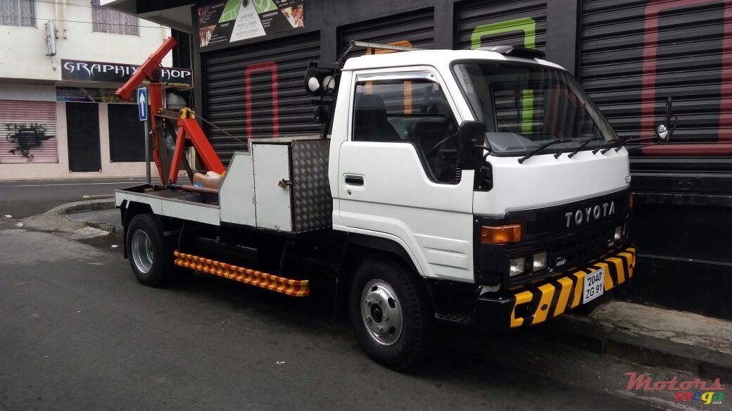 1991' Toyota Towing photo #2