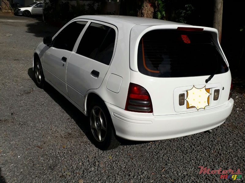 1998' Toyota Starlet Glanza photo #3