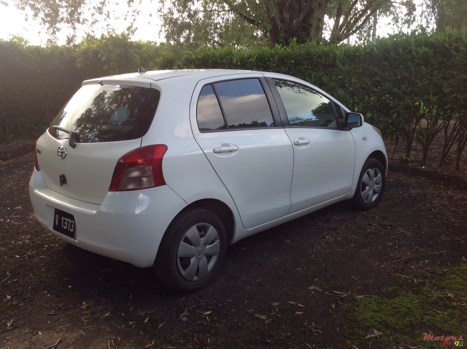 2006' Toyota Vitz photo #1