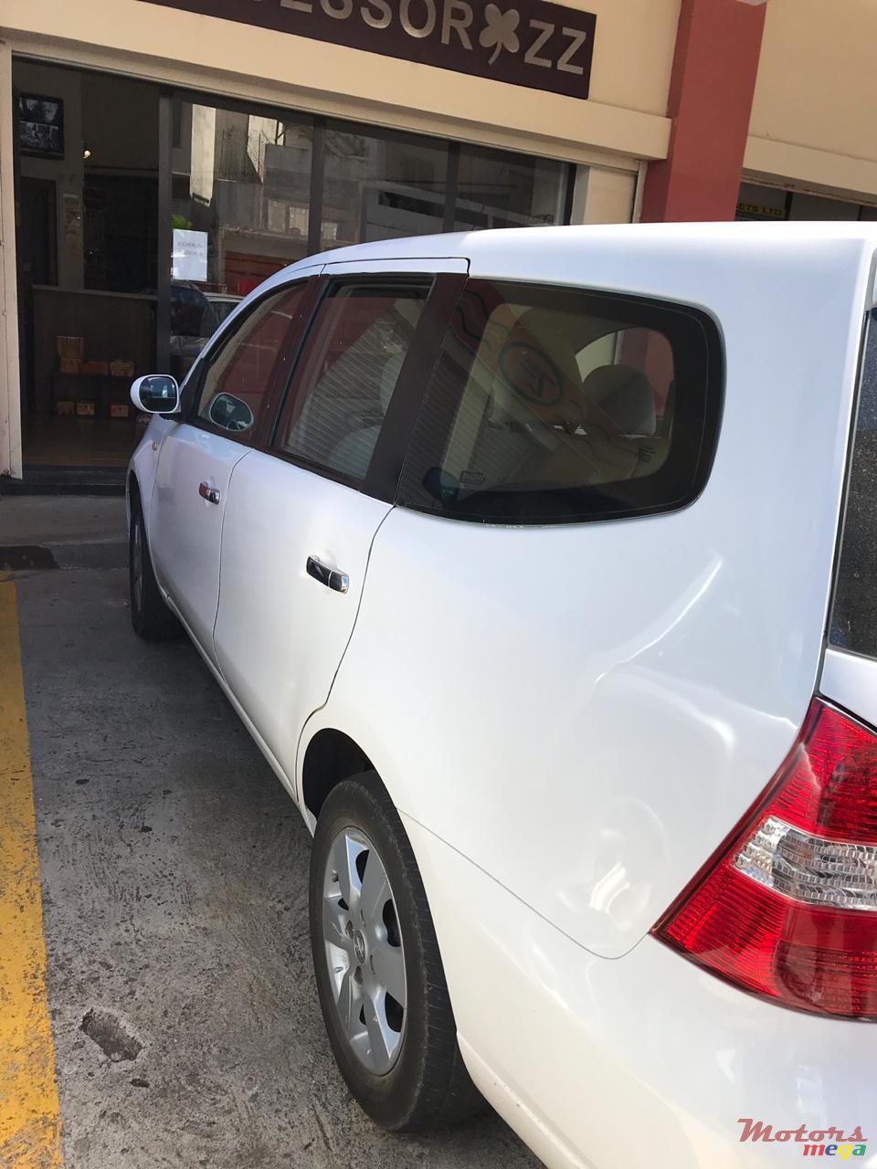 2011' Nissan Grand Livina photo #3