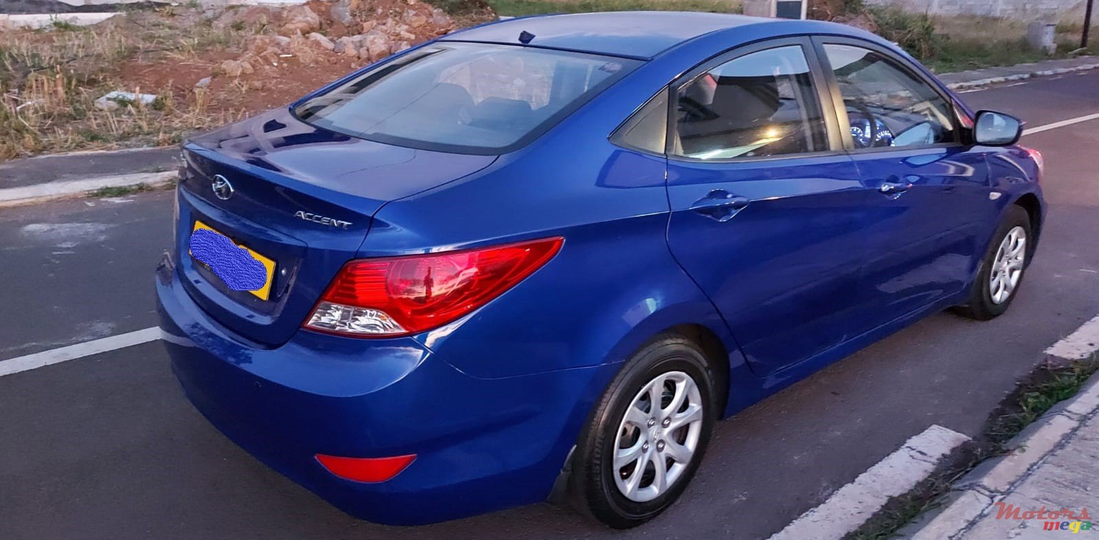 2012' Hyundai Accent photo #2