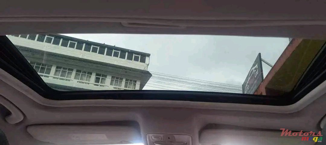 2011' Citroen C5 photo #5