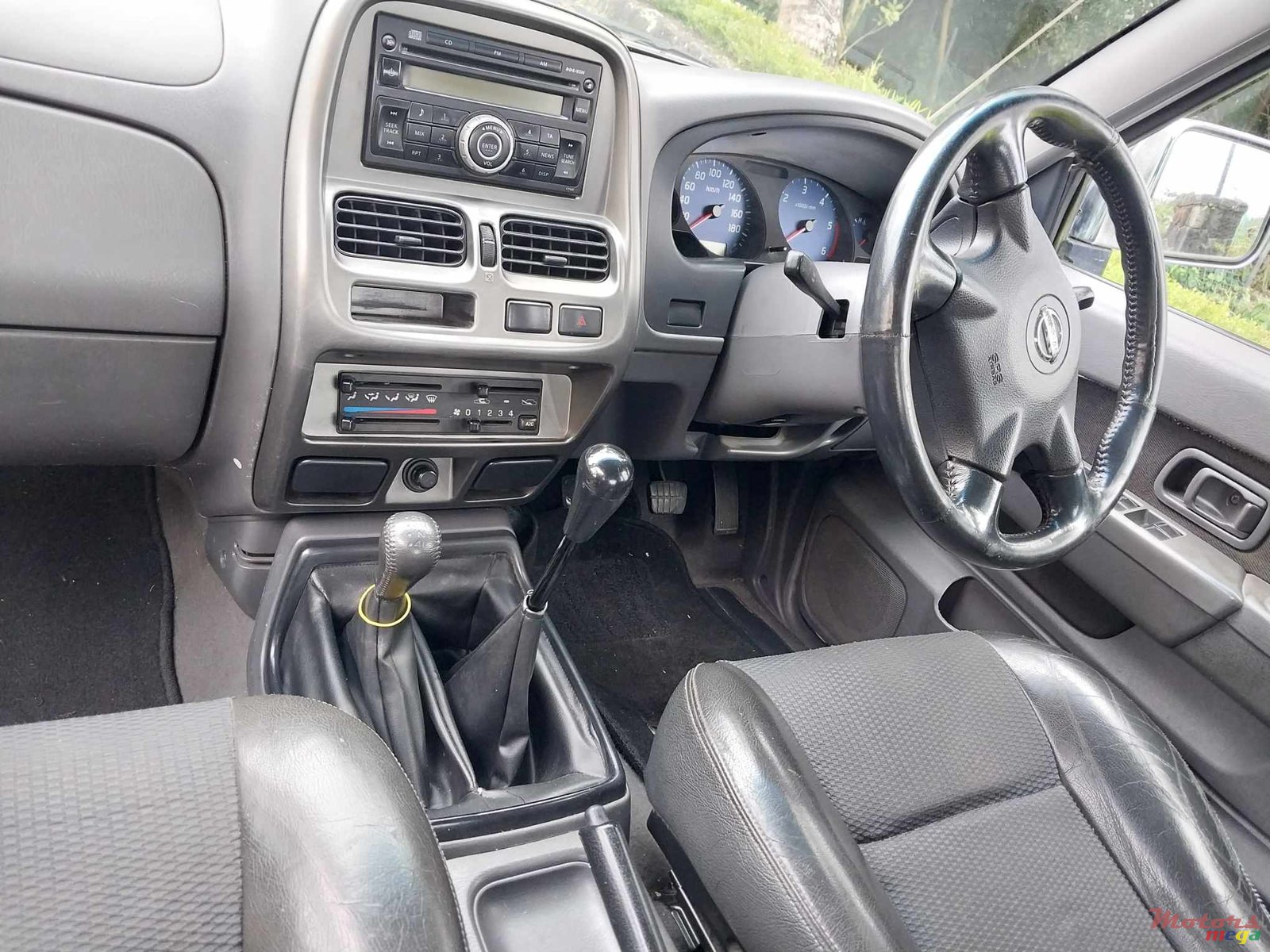 2014' Nissan NP300 photo #4