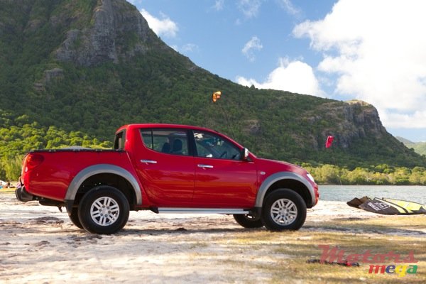 2013' Mitsubishi L 200 photo #2