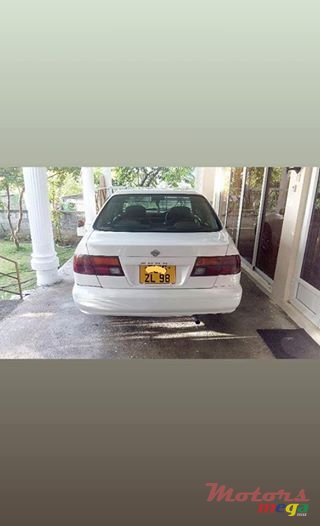 1998' Nissan Sunny saloon photo #2