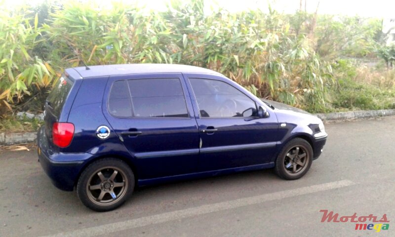 2001' Volkswagen Polo photo #2