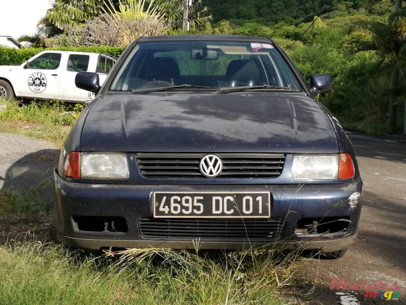 2001' Volkswagen Polo Classic photo #6