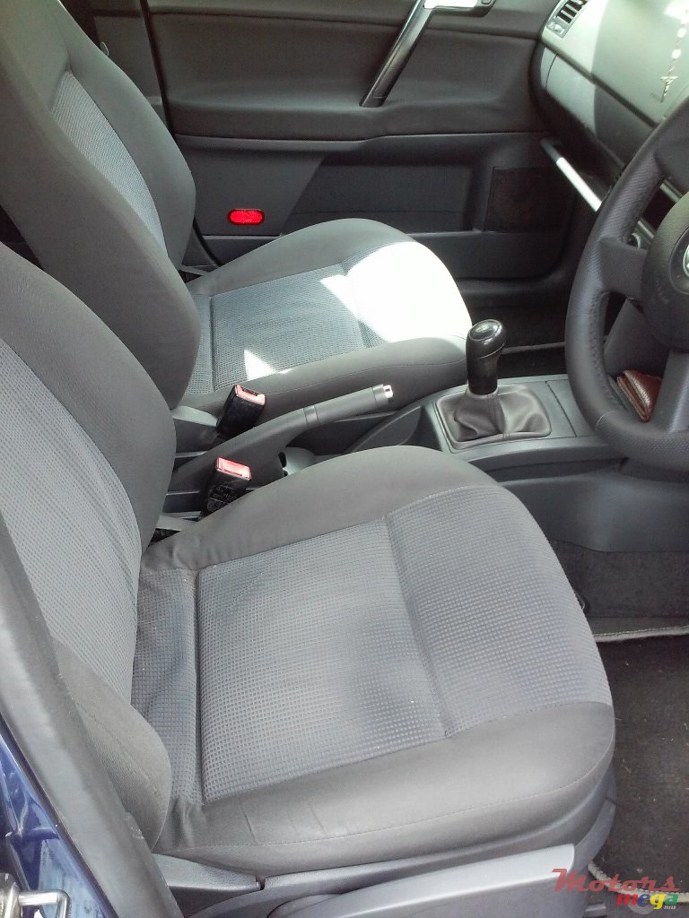 2004' Volkswagen photo #3