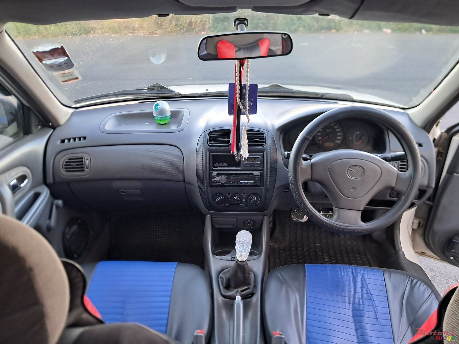 2001' Mazda 323 photo #4