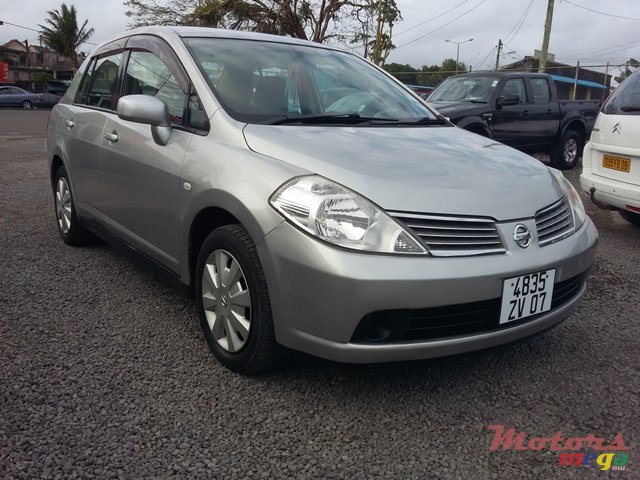 2007' Nissan Tiida photo #1