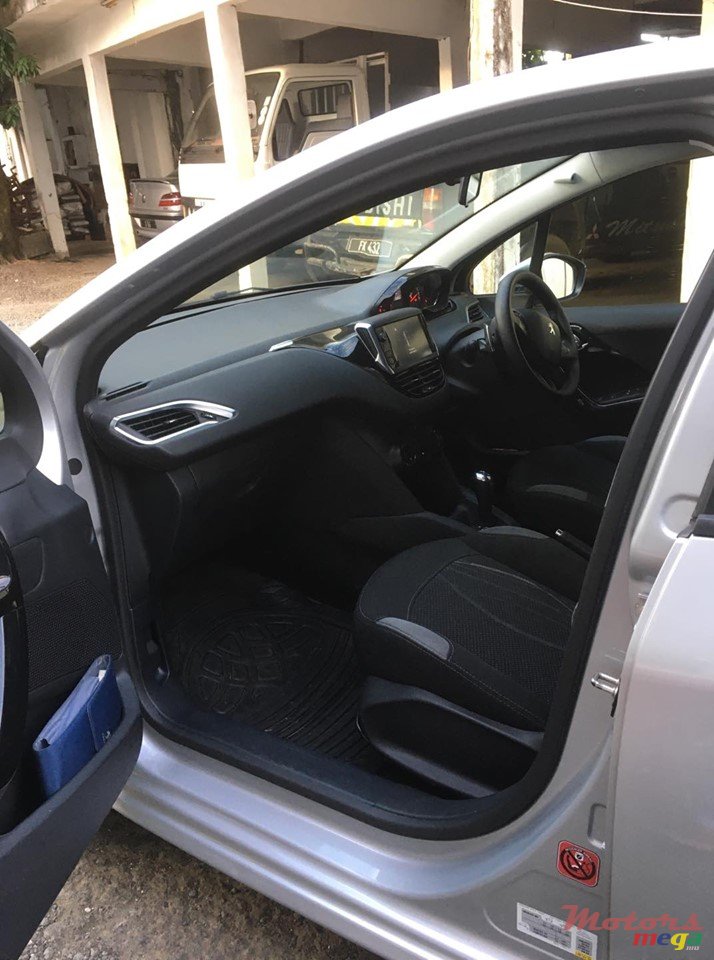2016' Peugeot 208 photo #3