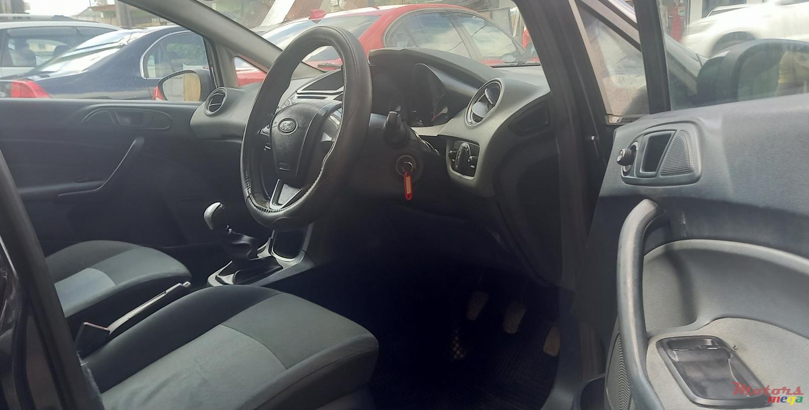 2011' Ford Fiesta photo #5