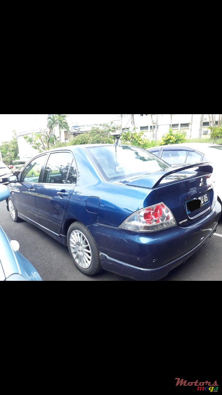 2005' Mitsubishi Lancer GLX photo #3