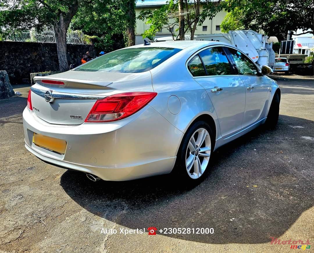 2012' Opel Insignia Turbo photo #3