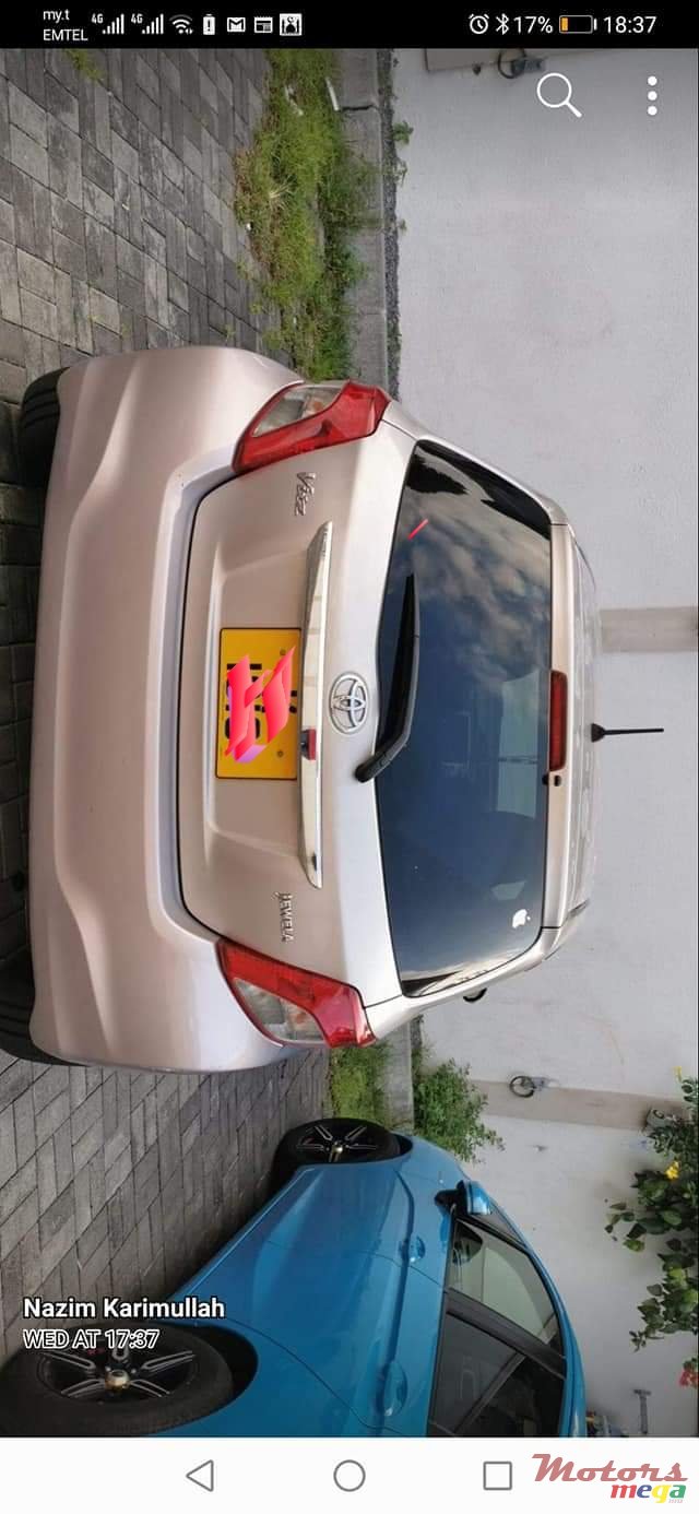 2011' Toyota Vitz photo #2