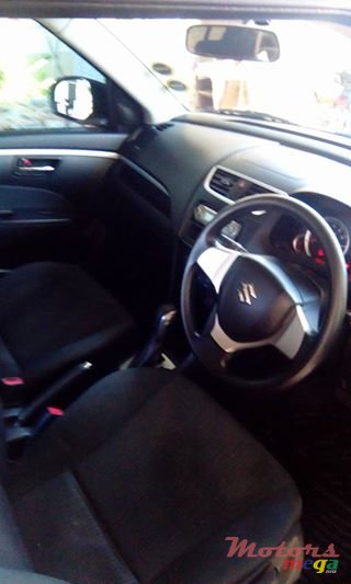 2011' Suzuki Swift photo #5