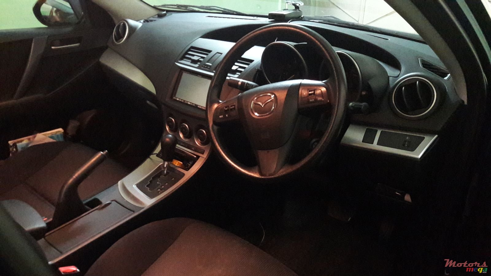 2011' Mazda Axela photo #5