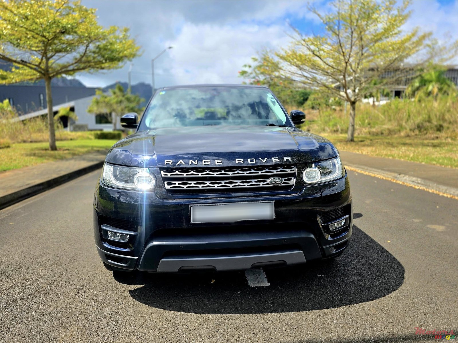 2017' Land Rover Range Rover Sport photo #1