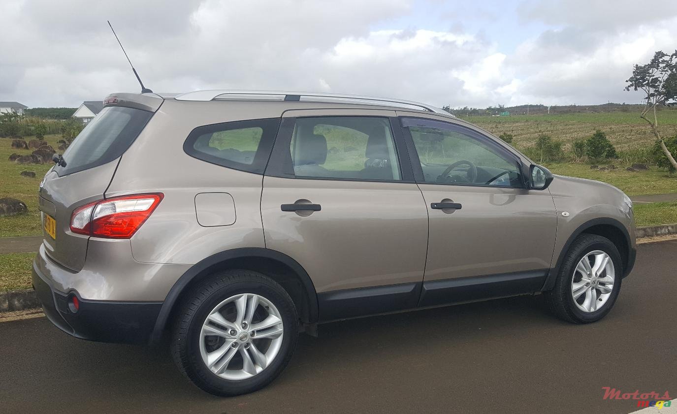 2014' Nissan Qashqai+2 photo #1