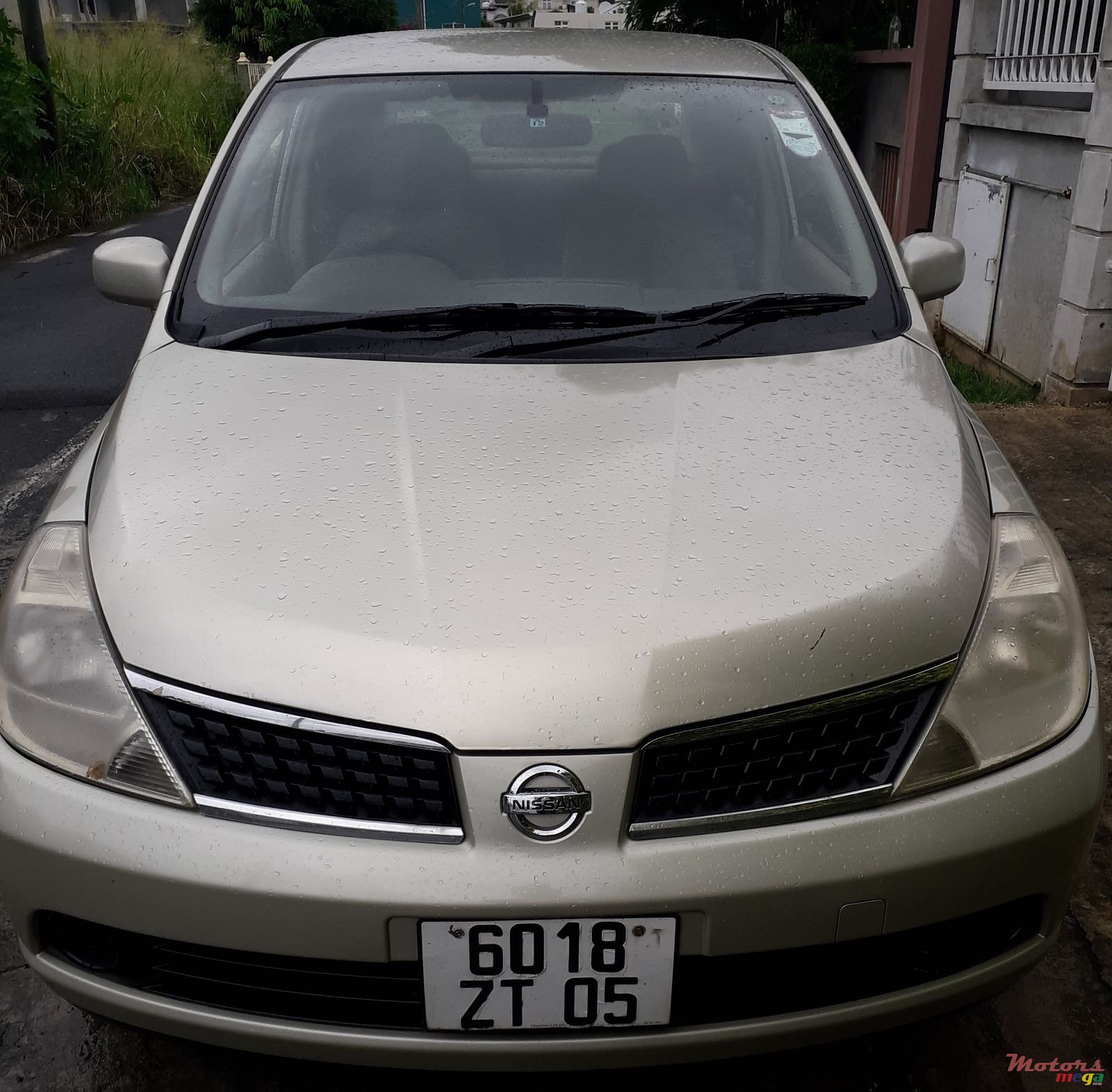 2005' Nissan Tiida Full Option photo #1