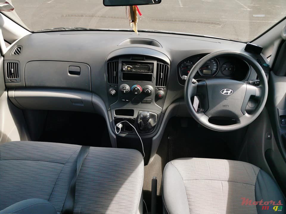 2016' Hyundai H-1 photo #6