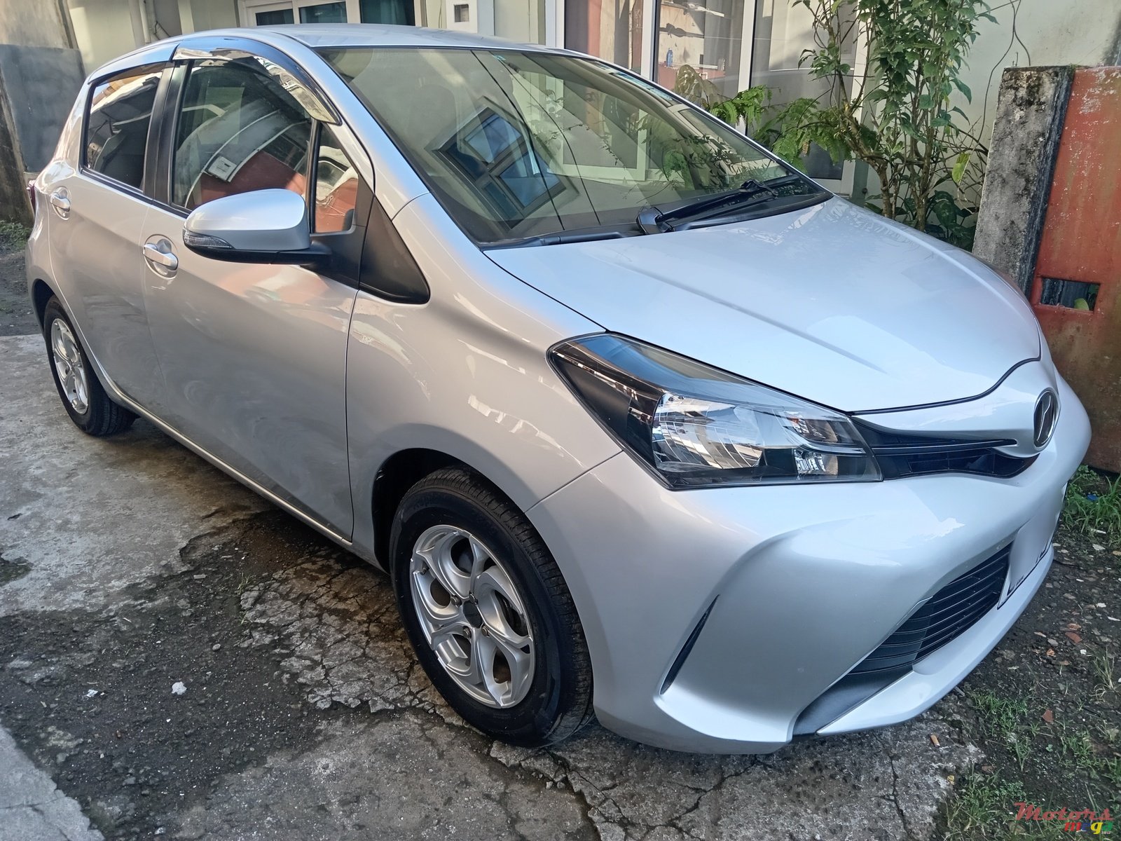 2015' Toyota Vitz 1320cc photo #1