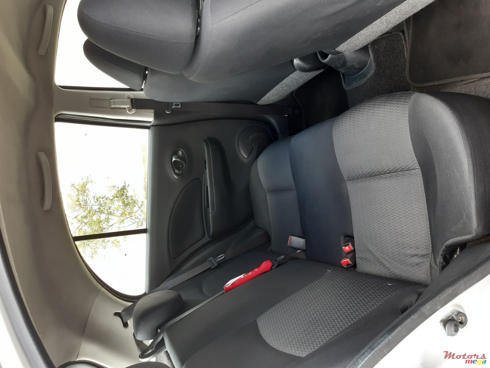 2012' Nissan March photo #4