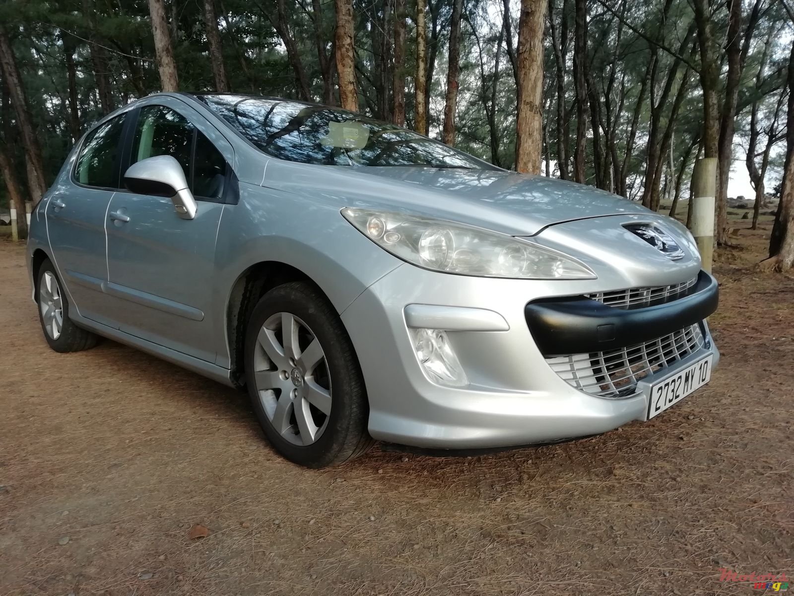 2010' Peugeot 308 With glass roof photo #3