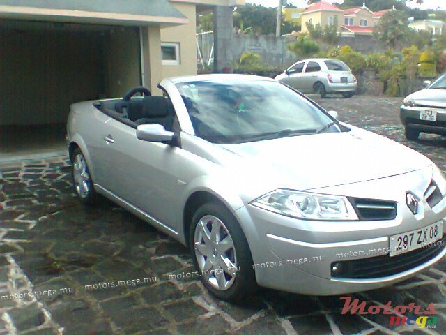 2004' Renault photo #1