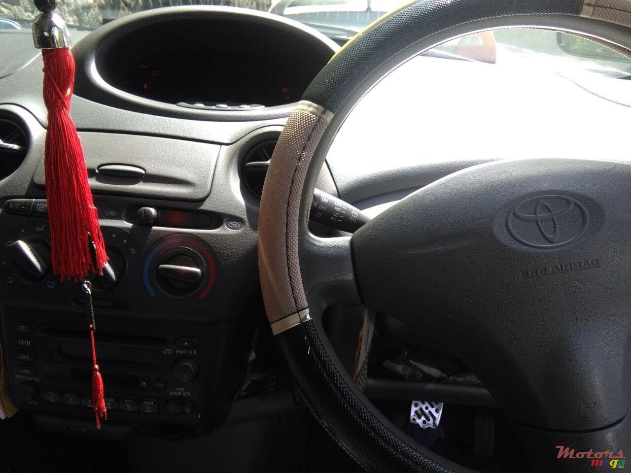 2001' Toyota Vitz photo #4