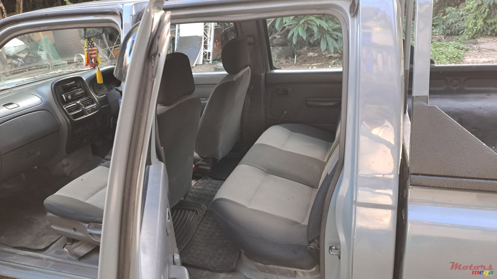 2007' Nissan Navara photo #2