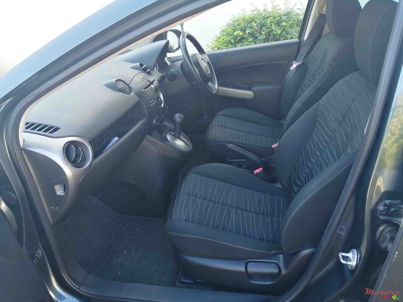 2008' Mazda Demio photo #4