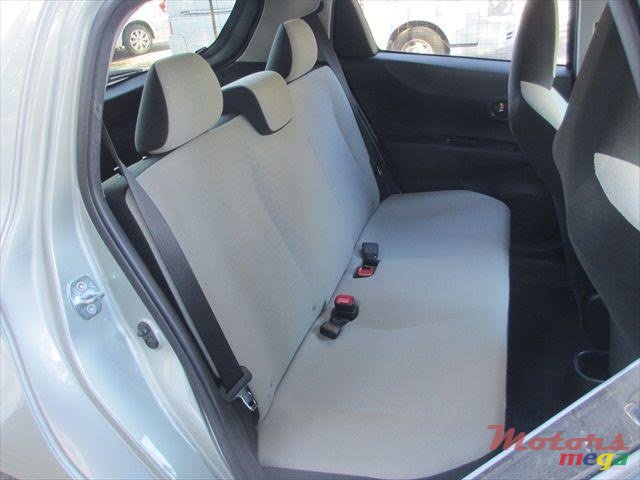 2013' Toyota Vitz photo #5