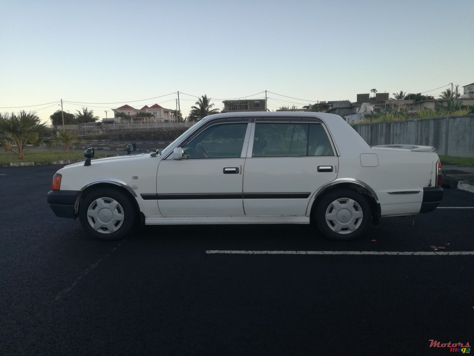 2008' Toyota Crown photo #2