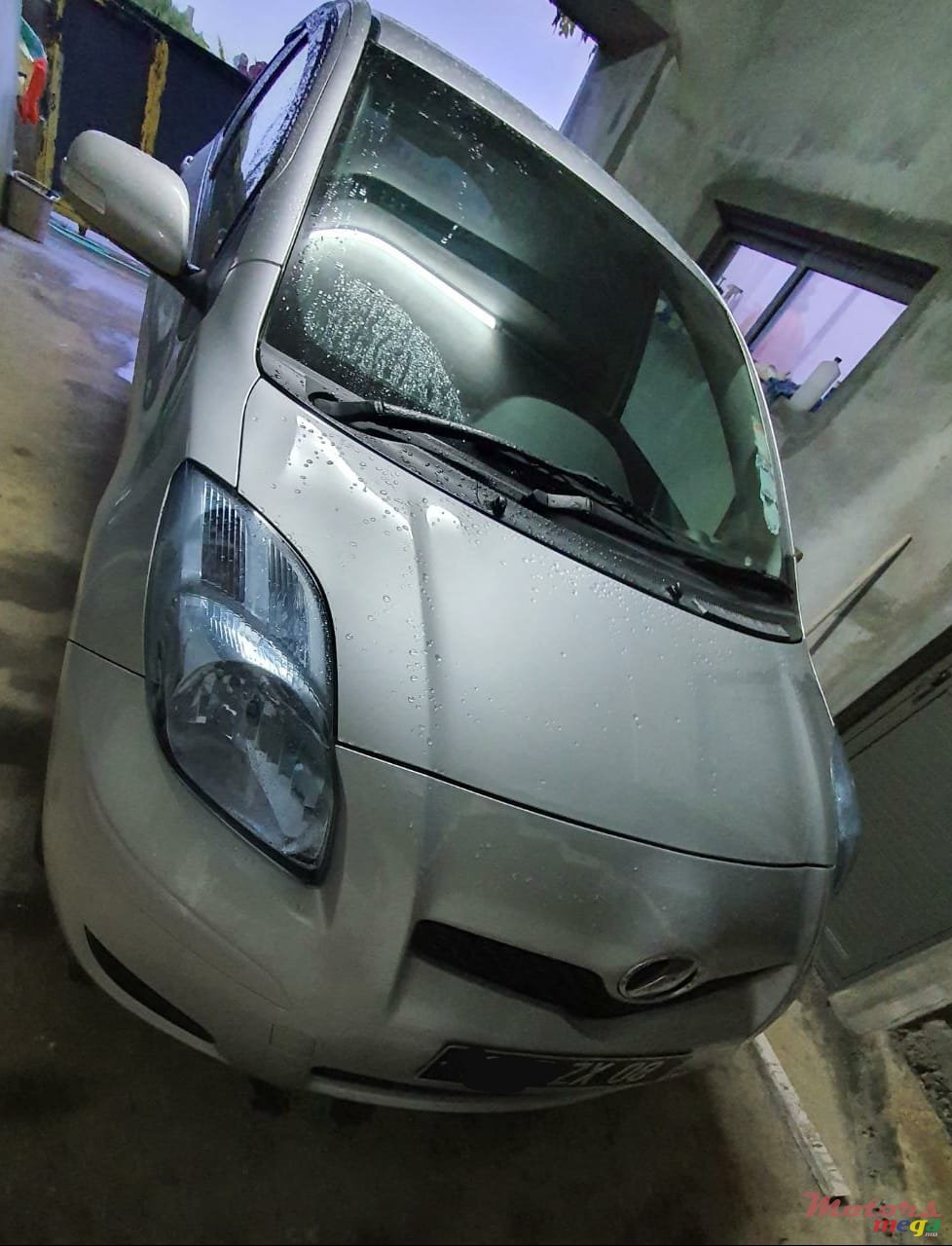 2008' Toyota Vitz photo #3