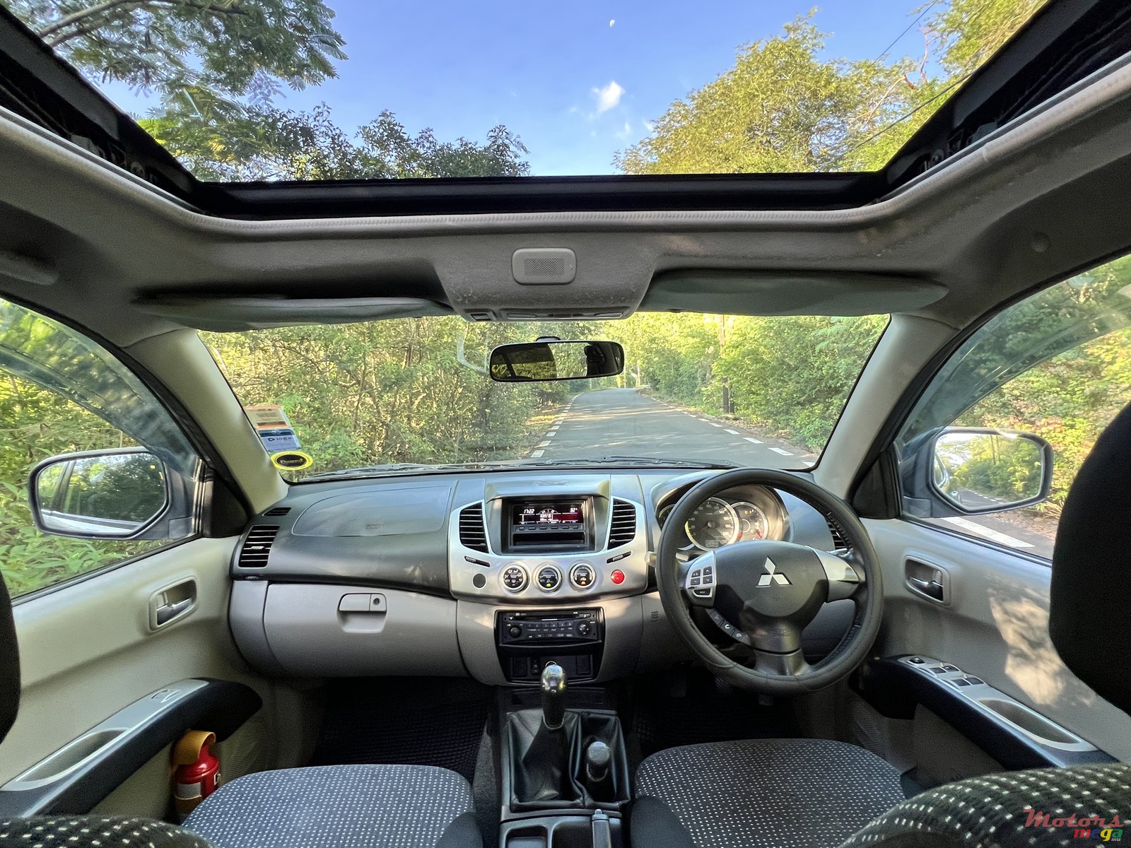 2014' Mitsubishi L200 photo #5