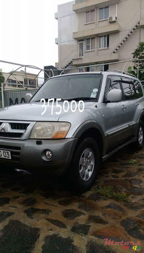 2003' Mitsubishi Pajero photo #2