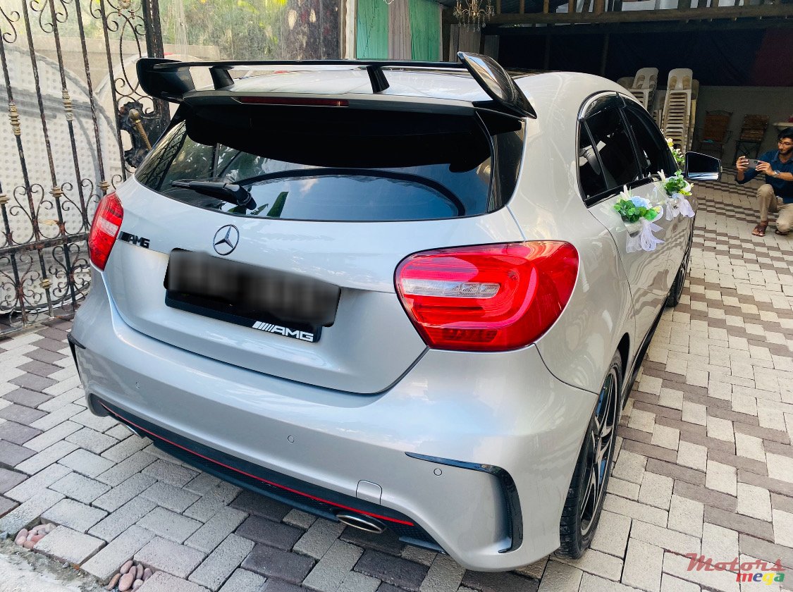 2014' Mercedes-Benz 180 Full amg packs photo #3