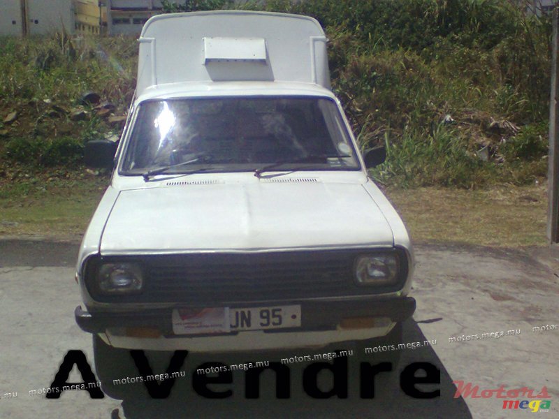 1995' Nissan photo #1