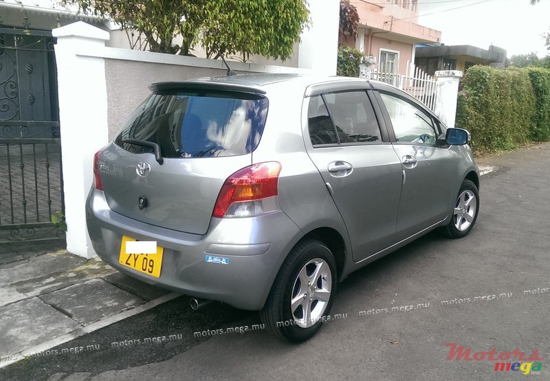 2009' Toyota vitz  photo #2